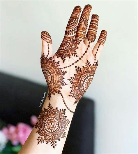 6_26 One Side Mehndi Designs To Show How Much You Care For Your Veeray Di