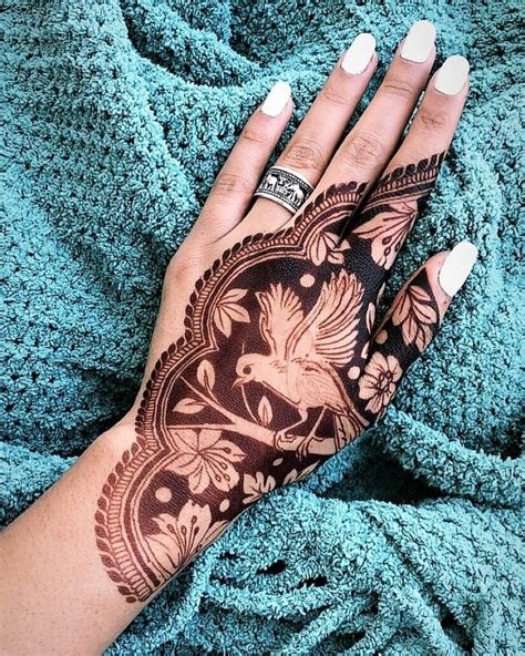 8_20 Striking One Side Mehndi Designs for BFFs of the Bride or Groom