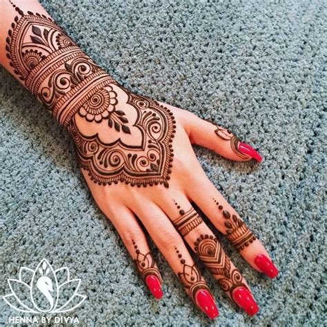 12_Back Hand Mehndi Designs That You Should Try