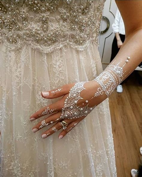 14_70 Gorgeous Back Hand Mehndi Designs That Stole Our Hearts  Pyaari