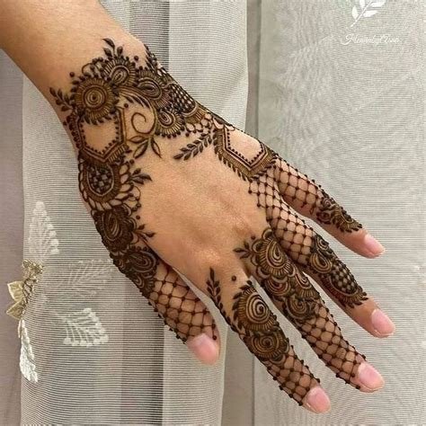 4_60 Beautiful and Easy Henna Mehndi Designs for every occasion