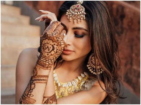 2_Anushka Sharma To Sonam Kapoor Bollywood Inspired Mehndi Designs For