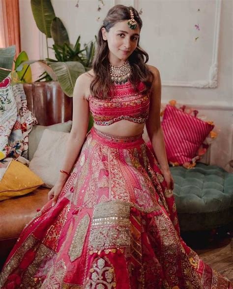 6_Alia Bhatt and Ranbir Kapoors Mehndi Ceremony