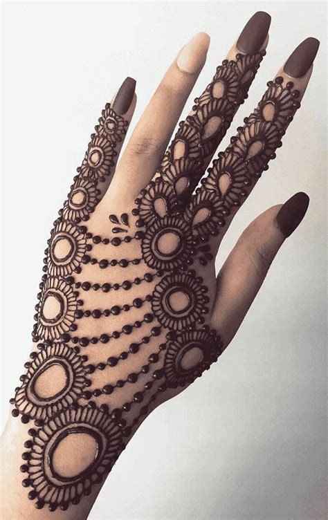 6_9 Most Stylish Foot Mehndi Designs to Apply
