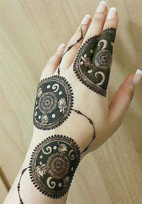 4_50 Modern Bridal Mehndi Designs That A Bride Of Today Can Pull Off