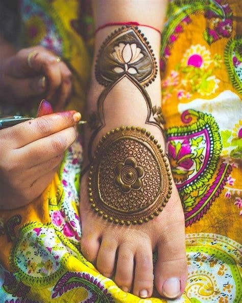 8_Simple Mehndi Designs For Foot