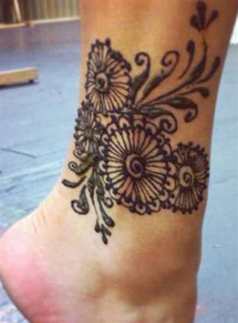 6_25 Stunning Ankle Mehndi Designs  Fabbon