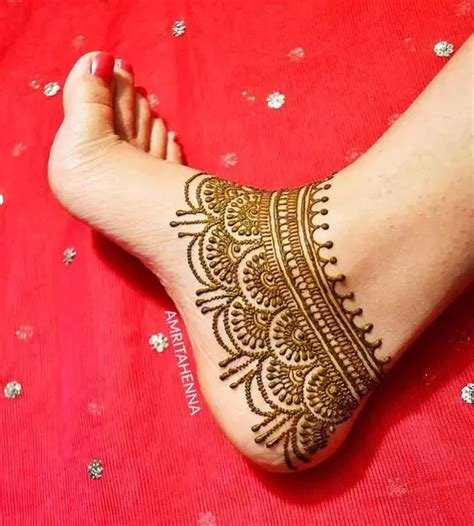 7_25 Stunning Ankle Mehndi Designs  Fabbon