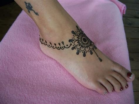 4_15 Anklet Mehndi Designs That You Will Love 2023