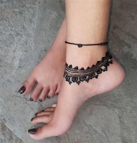 5_15 Anklet Mehndi Designs That You Will Love 2023