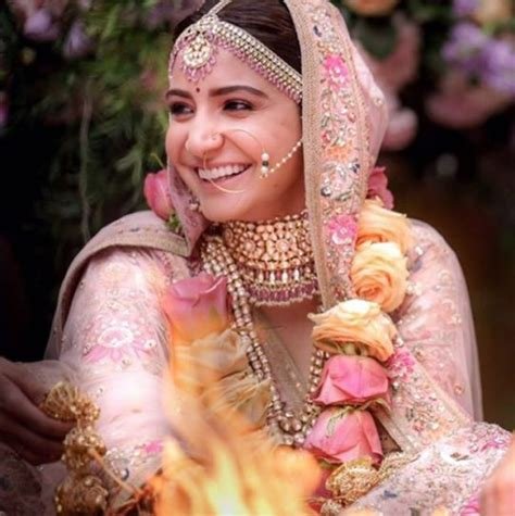 2_This is what Anushka Sharma wore for her mehendi engagement and