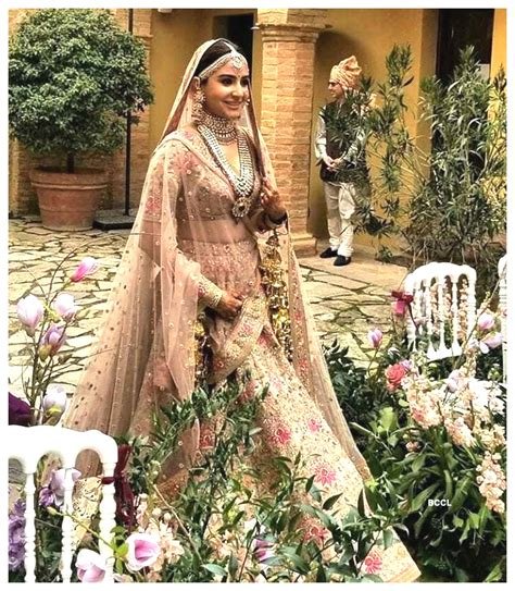 7_Anushka Sharma  Virat Kohli Wedding Mehndi Baraat Pictures  New