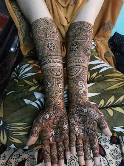 9_A Blend of Modern  Traditional Bangle Mehndi Designs for You