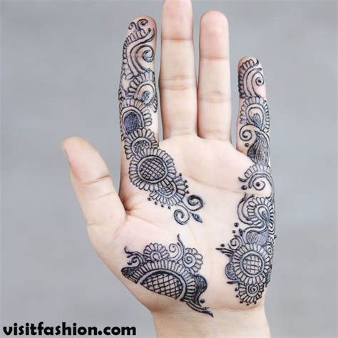 13_Photo of Arabic bel Mehendi design for the back of the hand