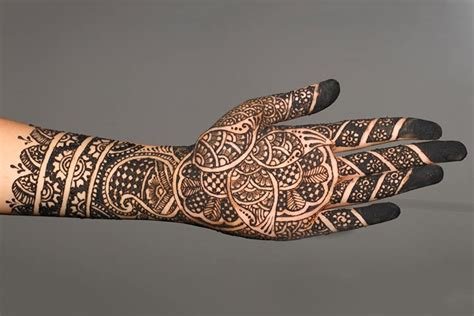 4_10 Latest Arabic Black Mehndi Designs You Cant Miss
