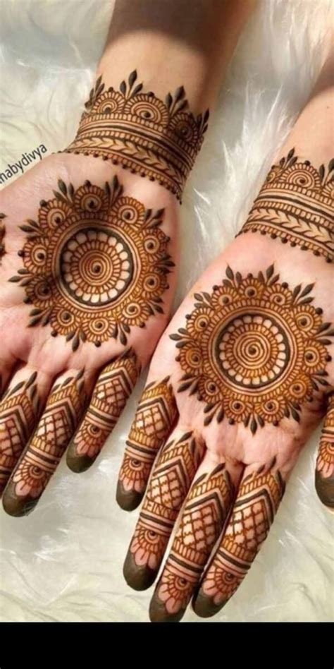 14_Arabic circle Mehndi design by Masculine Shikoba on Mehndi World