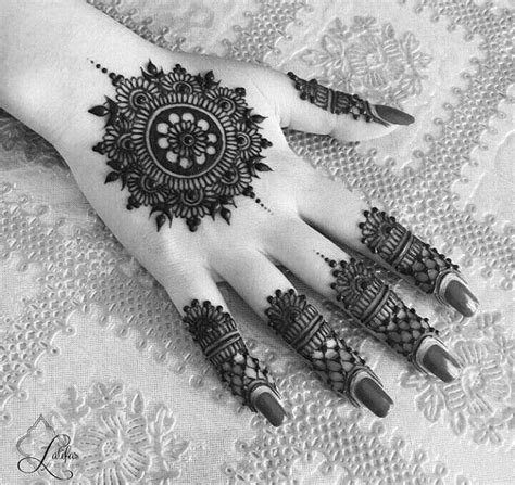 4_Trendy Arabic Circle Mehndi Designs  Crayon