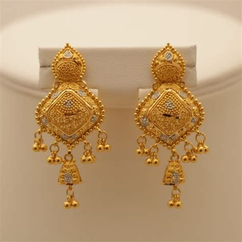 10_Gold heavy earrings sets  Fashion Beauty Mehndi Jewellery Blouse Design