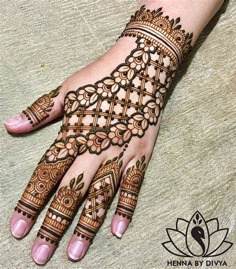 3_12 Stunning Bracelet Mehndi Design That Are Simple Quick and