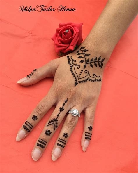 6_12 Stunning Bracelet Mehndi Design That Are Simple Quick and