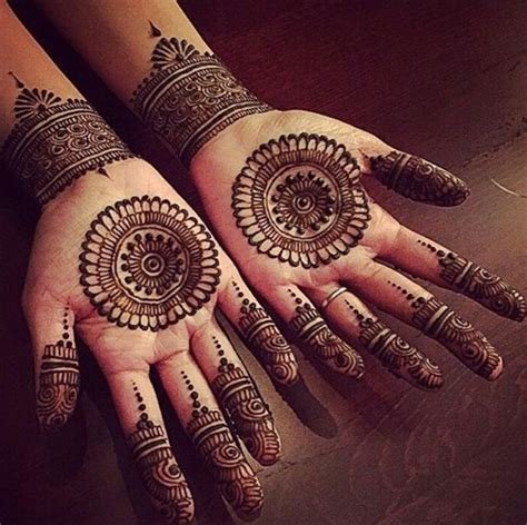 10_20 Simple Circle Mehndi Designs That We Are In Awe Of