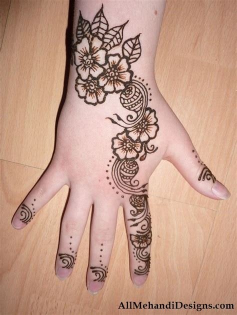 15_30 Easy And Simple Mehndi Designs For Kids  POPxo