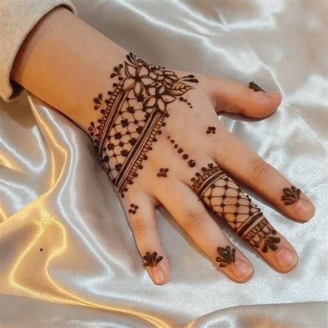 1_30 Adorable Mehndi Designs for Kids Little Princesses