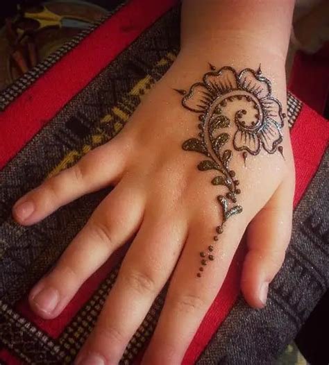 6_Mehndi Designs for Kids  Simple  Easy Kids Mehndi Design