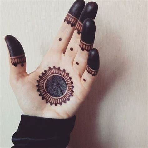 13_Simple Mehndi Designs for Left Hand Palm by Henna Artists