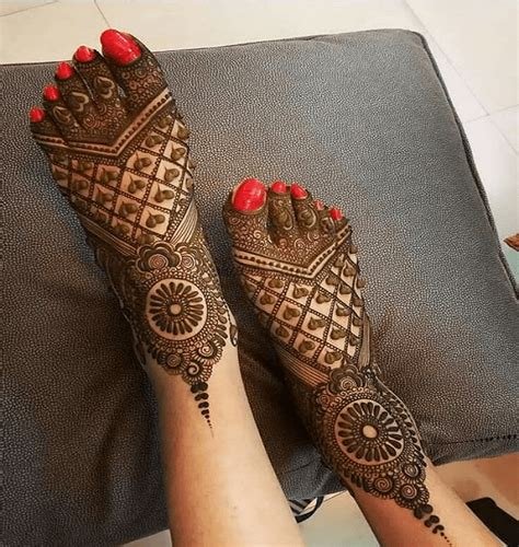 13_List of Breathtaking Mehndi Designs For Your Karwa Chauth