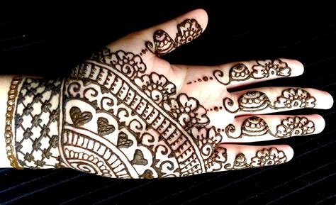 2_51 Easy  Simple Mehndi Designs for Kids