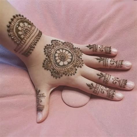 9_51 Easy  Simple Mehndi Designs for Kids