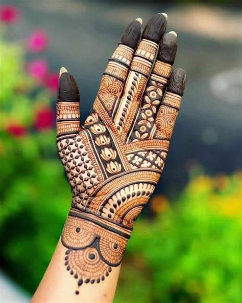14_Easy Mehndi Designs For Beginners Palm