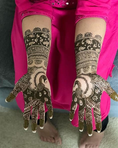 5_Simple Mehndi Designs for Left Hand Palm by Henna Artists