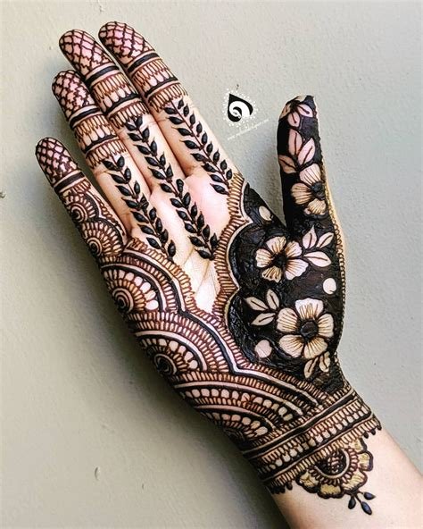 9_Simple Mehndi Designs for Left Hand Palm by Henna Artists