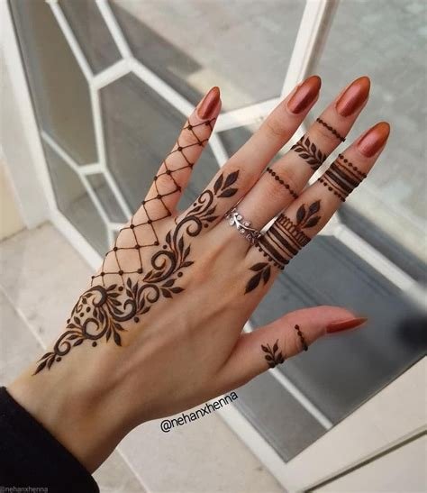 1_50 Gorgeous And Simple Henna Designs For The Minimalist Mehndi