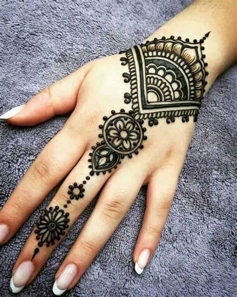 3_25 Simple Back Hand Mehndi Designs 2021  SheIdeas