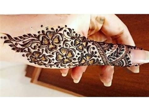 13_10 Unique Thumb Henna Tattoo Designs to Express Your Style