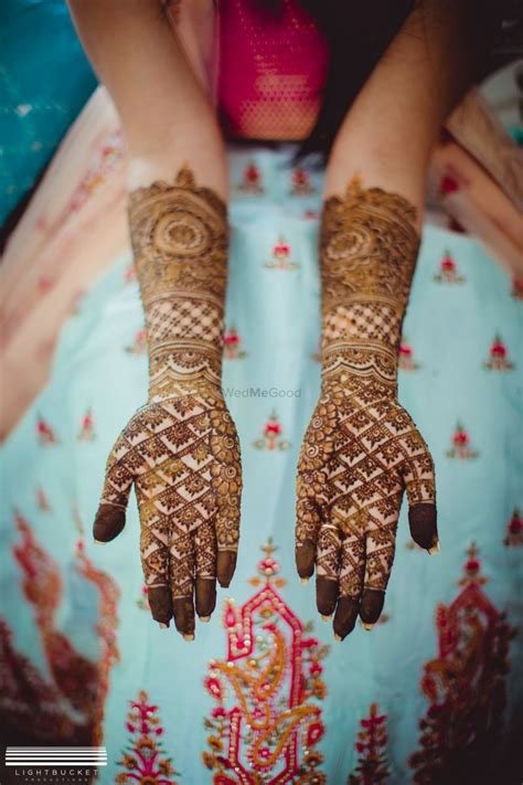 1_Photo of Simple bridal mehendi design till elbow