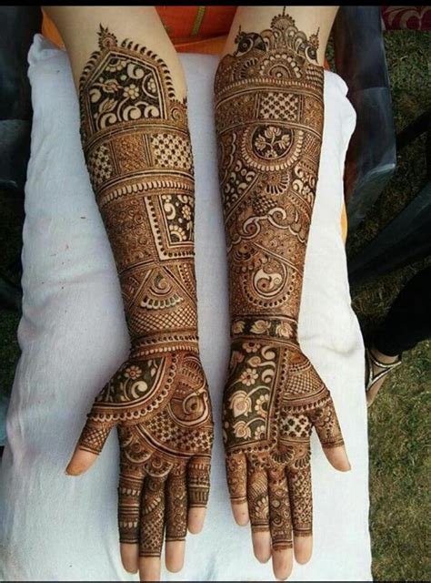 13_Best Engagement Mehndi Designs  for Birdes  Images in 2020