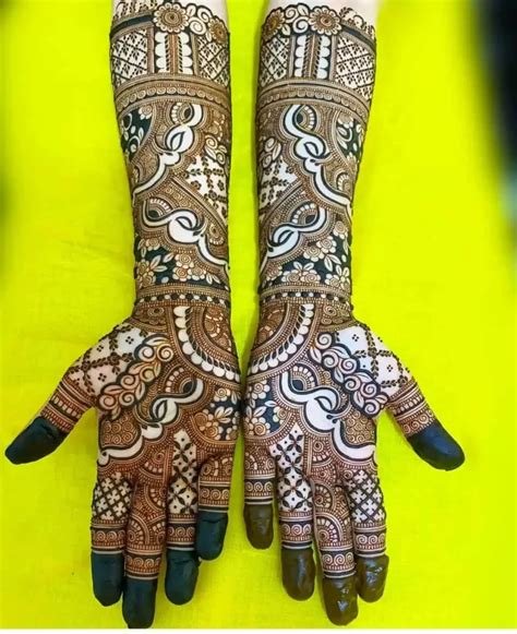 4_Engagement Mehndi Design Simple Ideas for a Beautiful Bride