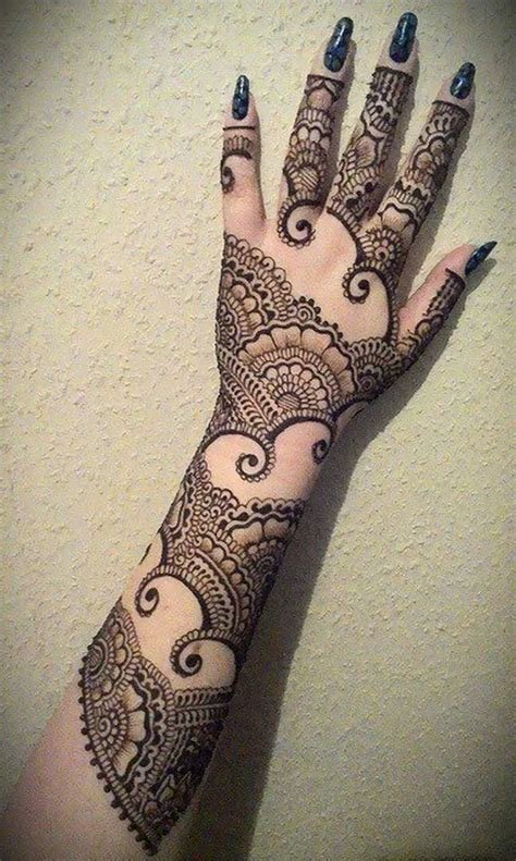 5_31 Dainty Engagement Mehndi Designs For Bride