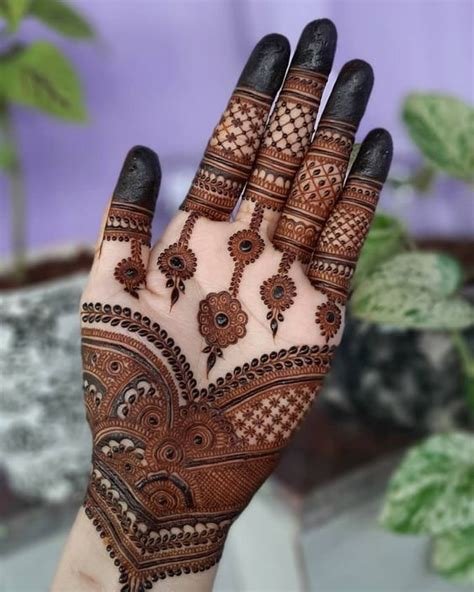 10_Easy Front Hand Mehndi Design for all Festivals
