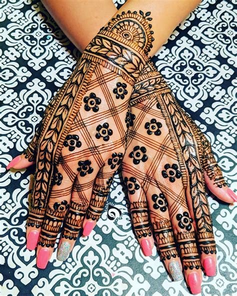 15_5 Fancy Mehndi Styles for the Modern Pataka Bride to Ace Her Bridal Game