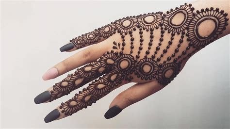 12_Beautify your hand with these mehndi designs this festive vibe of