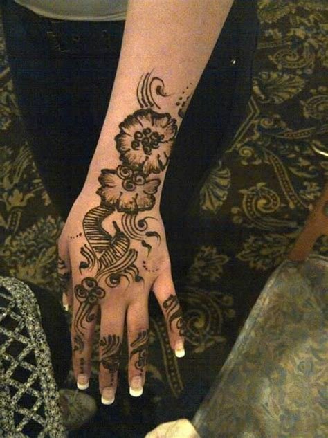 12_27 Easy Mehndi Designs For Kids  Adorable Mehndi Designs for Kids