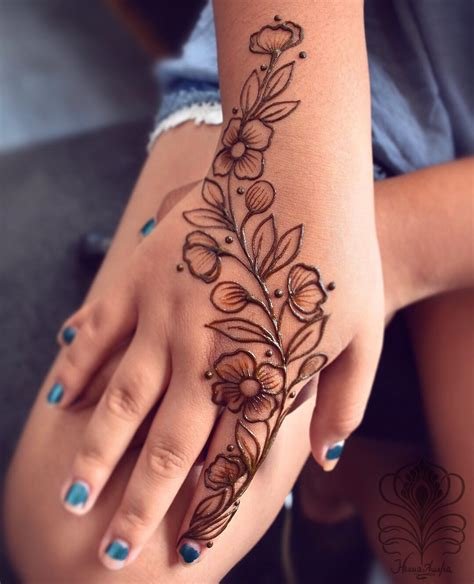 15_Simple Mehndi Design Back Hand Flower