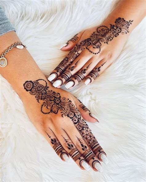 10_70 Gorgeous Back Hand Mehndi Designs That Stole Our Hearts  Pyaari