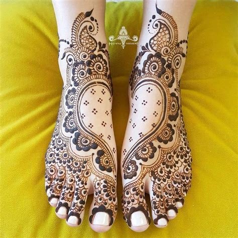 3_21 Simple Foot Mehndi Design That Are Perfect For BridesToBe