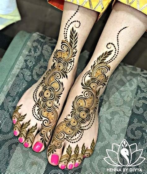 14_Prettiest Foot Mehndi Designs For Every Kind Of Bride